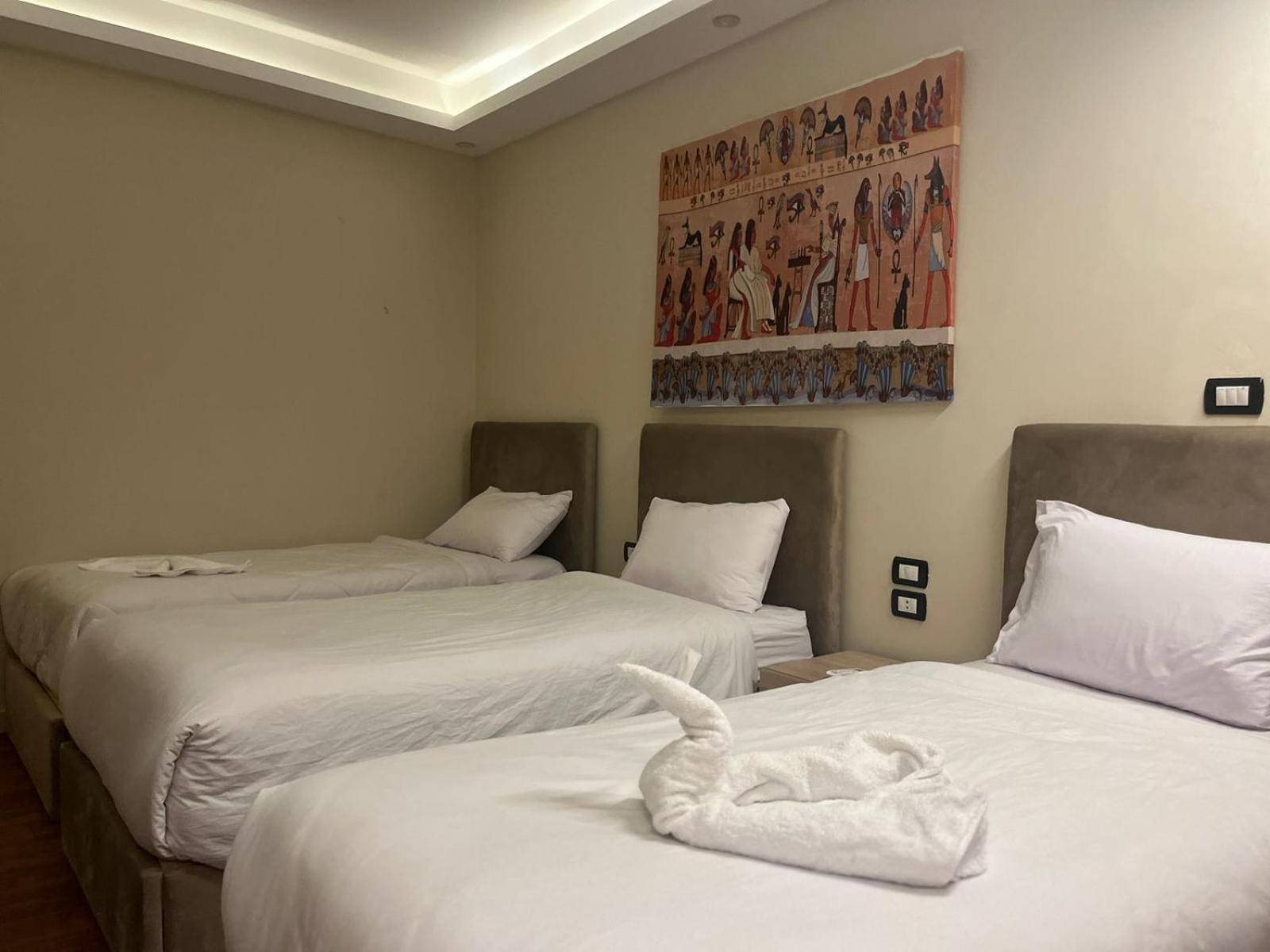 Hotel King Of Pharaohs Pyramids View